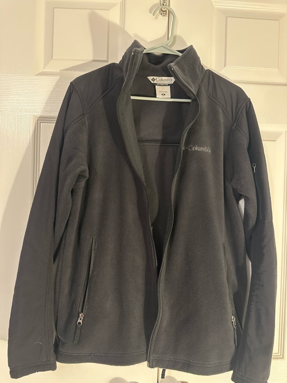 Columbia Men’s Charcoal Gray Lightweight Fleece Jacket